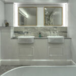 Luxury Bathroom with Bath at the Tannochbrae Hotel in Dufftown, Scotland